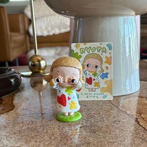 Nyota White Heart & Flower Doll Figurine - Cute Decorative Collectible